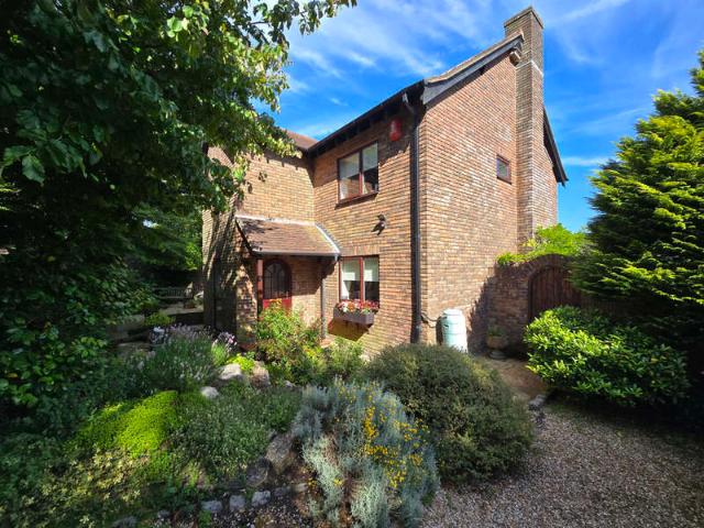 4 Bedroom Detached House