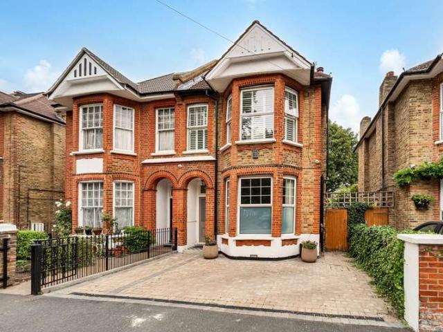 4 Bedroom Detached House