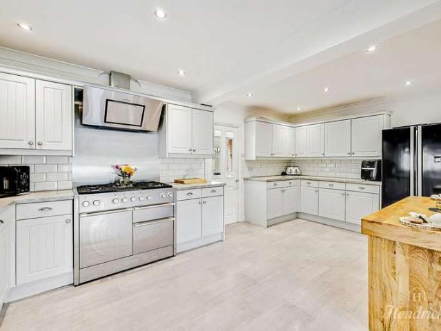 4 Bedroom Detached House