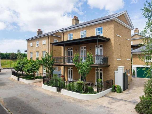 4 Bedroom Detached House