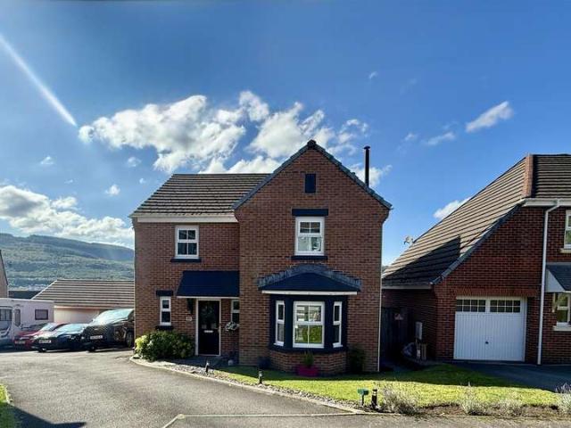 4 Bedroom Detached House