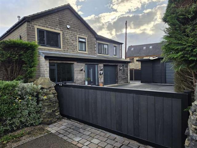 4 Bedroom Detached House