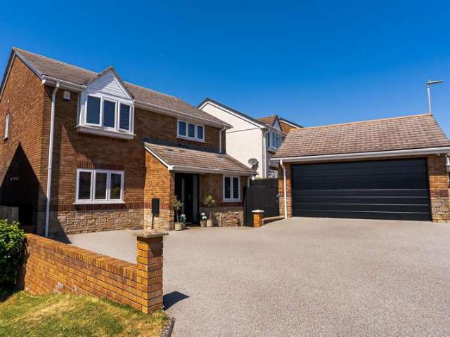 4 Bedroom Detached House
