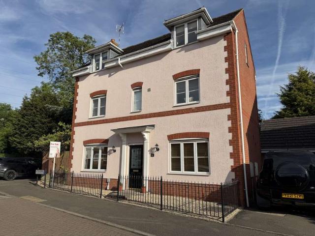 4 Bedroom Detached House