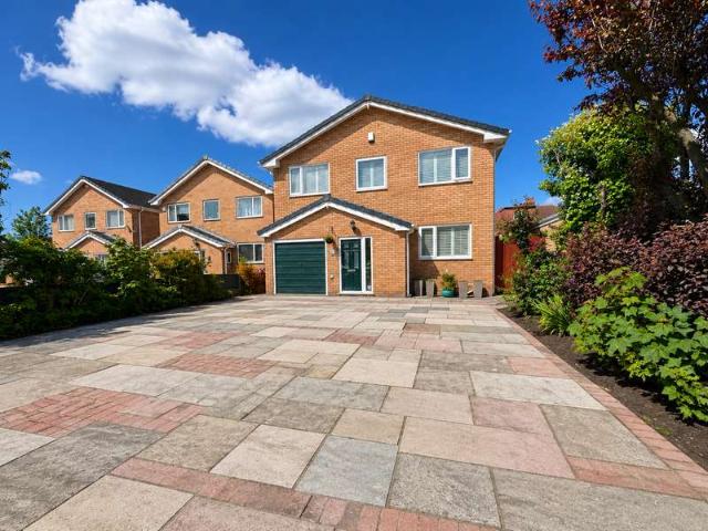4 Bedroom Detached House