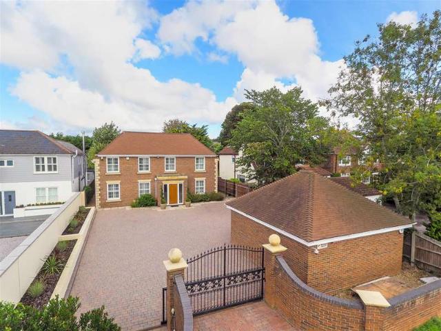 4 Bedroom Detached House