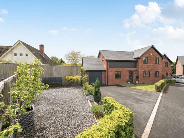 4 Bedroom Detached House