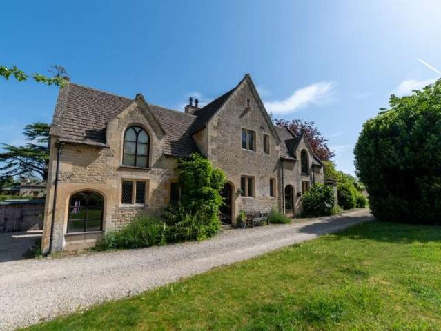 6 Bedroom Detached House
