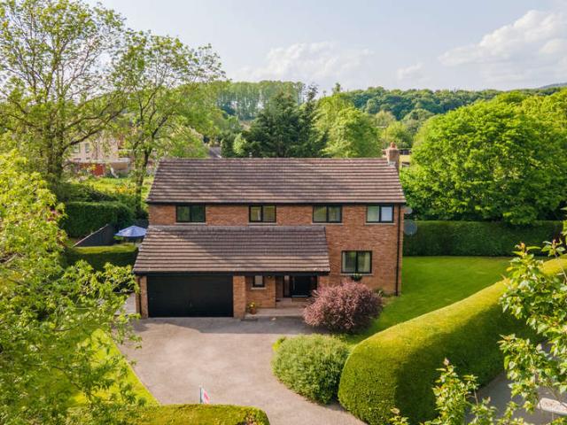 4 Bedroom Detached House