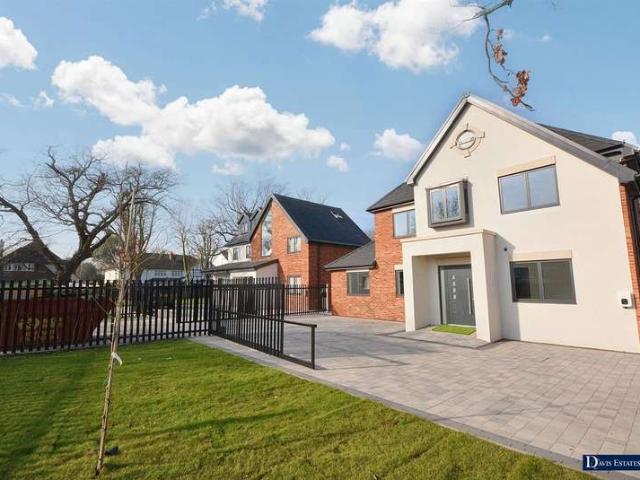 4 Bedroom Detached House