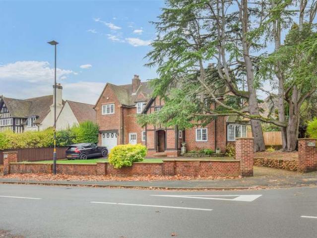 5 Bedroom Detached House