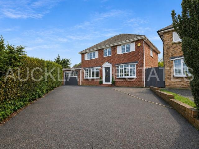 4 bedroom Detached house for let