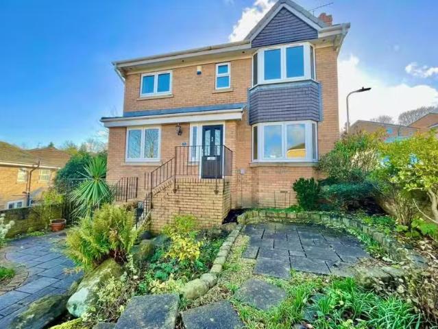 4 bedroom detached house for rent in Cavalier Drive, Apperley.