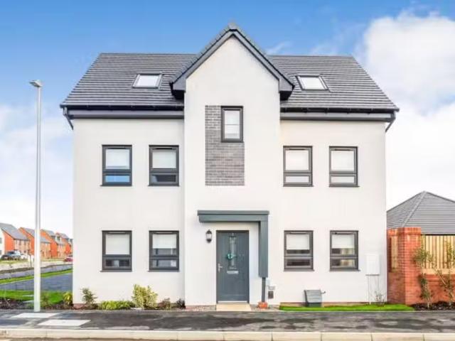 4 bedroom detached house for rent in Campbell Drive, Upper Lig.
