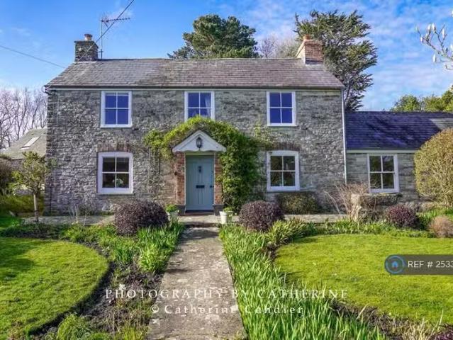 4 bedroom detached house for rent in Church Knowle, Wareham, B.