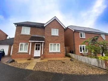 4 bedroom detached house for rent in Chapmans Drive, Great Cam.