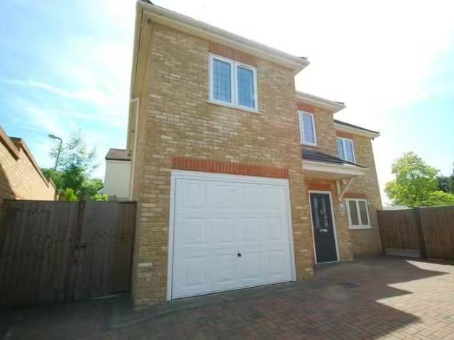 4 bedroom detached house for rent in Cromwell Road, Warley, CM14