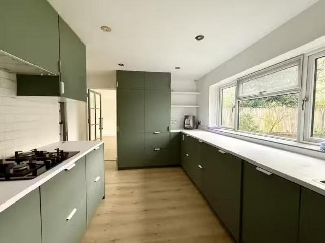 4 bedroom detached house for rent in Cross Lane, Bexley, DA5