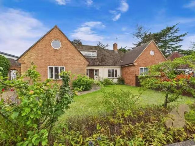 4 bedroom detached house for rent in Alton Drive, Colchester.