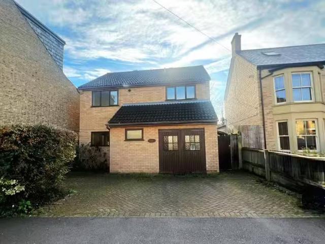 4 bedroom detached house for rent in Alpha Terrace, Trumpingto.
