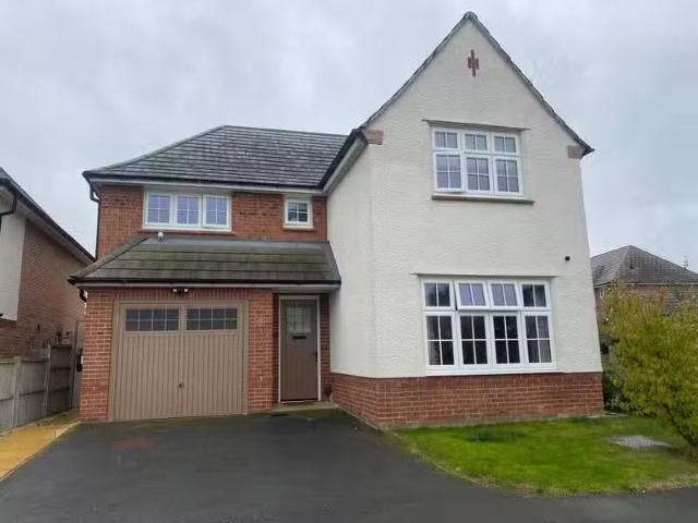 4 bedroom detached house for rent in Barlaston Way, Tamworth.