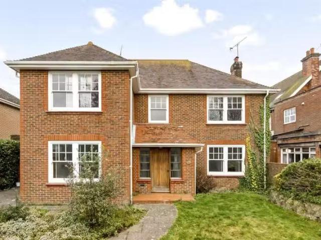 4 bedroom detached house for rent in Beccles Road, Worthing, B.