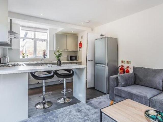 4 Bedroom Detached House For Rent In Beeston, Nottingham