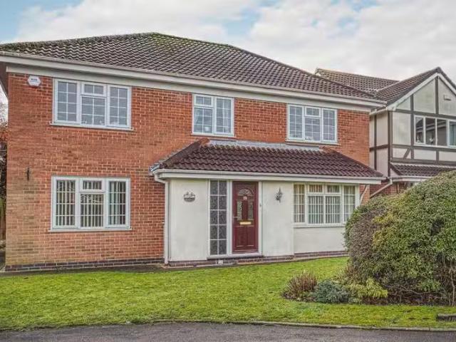 4 bedroom detached house for rent in Birkdale Close, Mickleove.