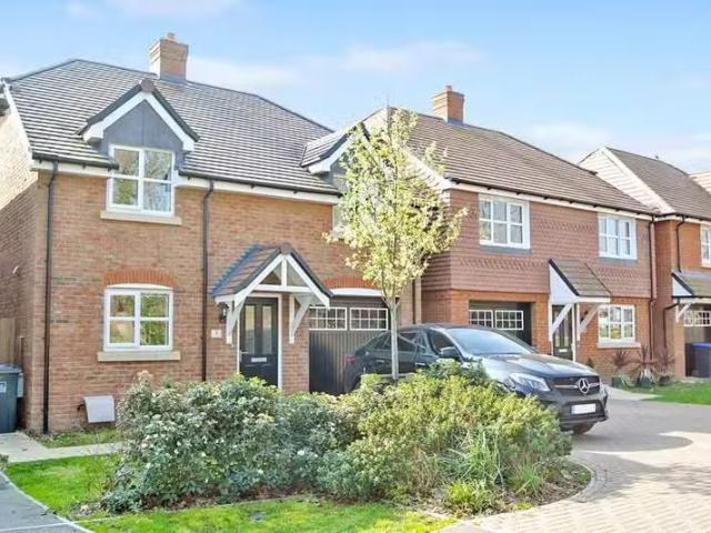 4 bedroom detached house for rent in Blackbird Lane, Goring by.