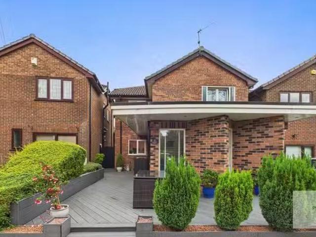 4 bedroom detached house for rent in Brookhouse Close, Greenmo.