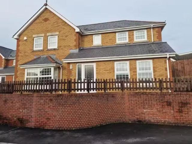 4 bedroom detached house for rent in Gerddi Ty Bryn, Pencoed.