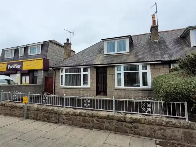4 bedroom detached house for rent in Great Northern Road, Aber.