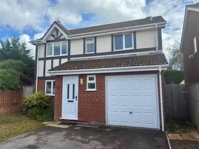 4 bedroom detached house for rent in Greenfinch Walk, Hightown.