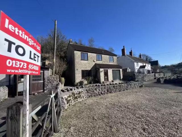 4 bedroom detached house for rent in Gurney Slade, Radstock, S.
