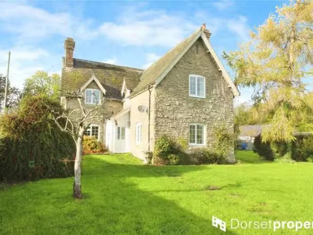 4 bedroom detached house for rent in Dairy House, Stalbridge P.