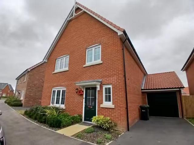 4 bedroom detached house for rent in Drory Way, Braintree, Esi.