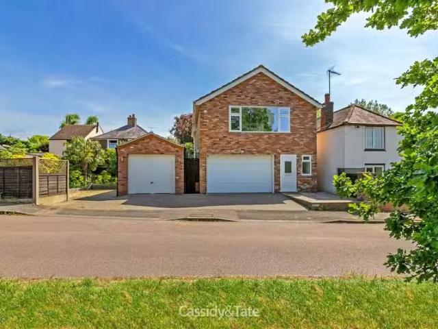 4 bedroom detached house for rent in East Common, Redbourn, AL3