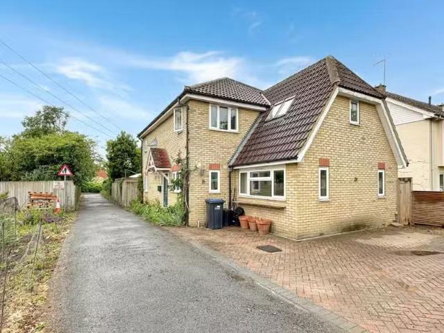 4 bedroom detached house for rent in Fairhaven Close, Lode, Ca.