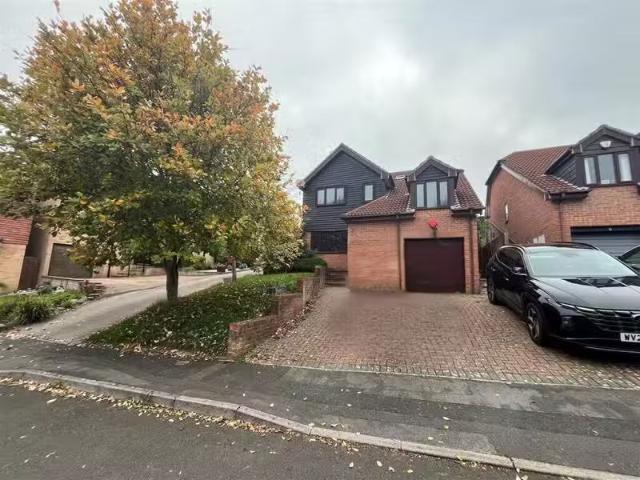 4 bedroom detached house for rent in Fraser Close, Weston Supe.
