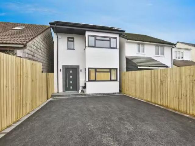4 bedroom detached house for rent in King Georges Road, Bishop.