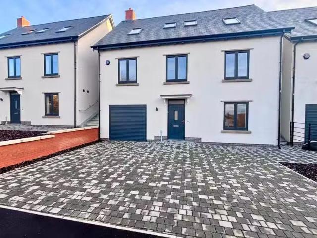 4 bedroom detached house for rent in Holly Croft, Oakthorpe, D.