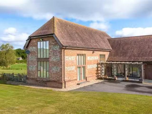 4 bedroom detached house for rent in Horton Road, Woodlands, W.