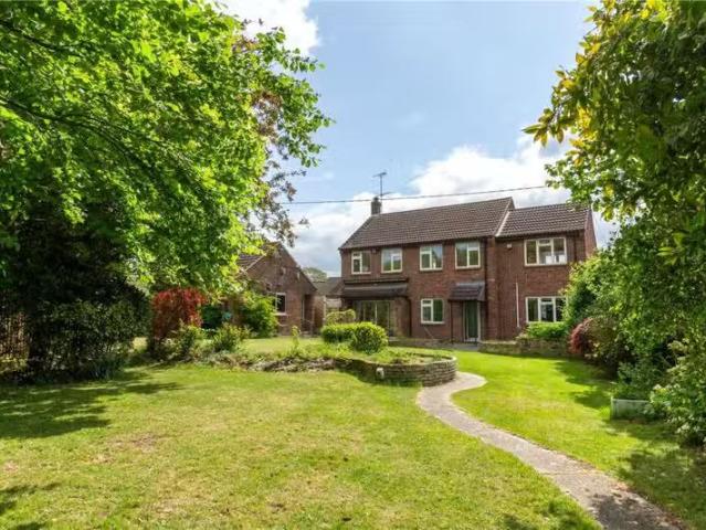 4 bedroom detached house for rent in Halstead Road, Gosfield.