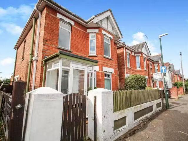 4 bedroom detached house for rent in Hankinson Road, Bournemou.
