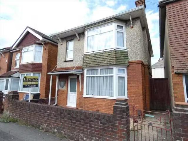 4 bedroom detached house for rent in Hankinson Road, Winton, B.