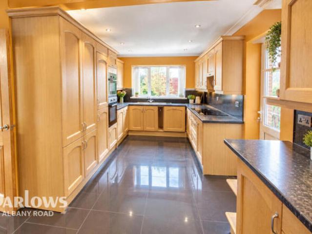 4 bedroom detached house for rent in Hastings Crescent, Cardiff, CF3