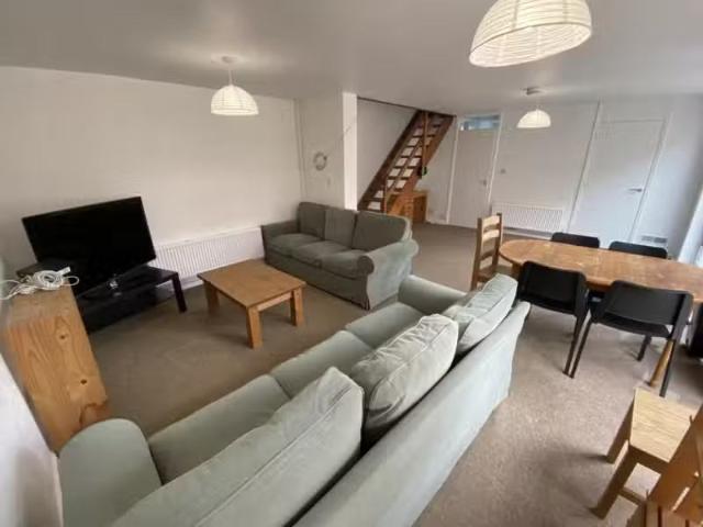 4 bedroom detached house for rent in High Kingsdown, Bristol.