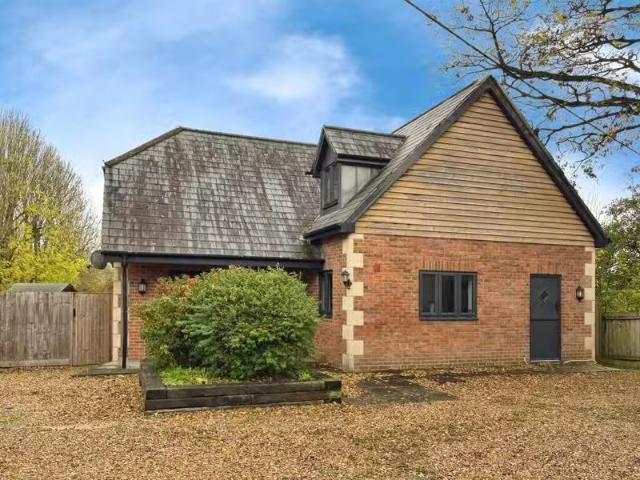 4 bedroom detached house for rent in High Street, Heytesbury.