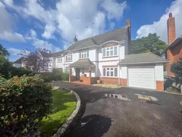 4 bedroom detached house for rent in Huntly Road, Bournemouth.