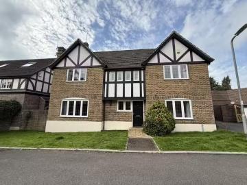 4 bedroom detached house for rent in Oakridge Park,, Yeovil.